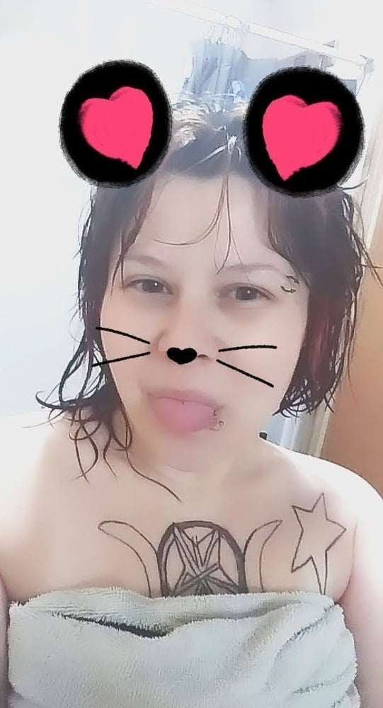 Petite amie d'internet joufflu bbw chatte rasée nue