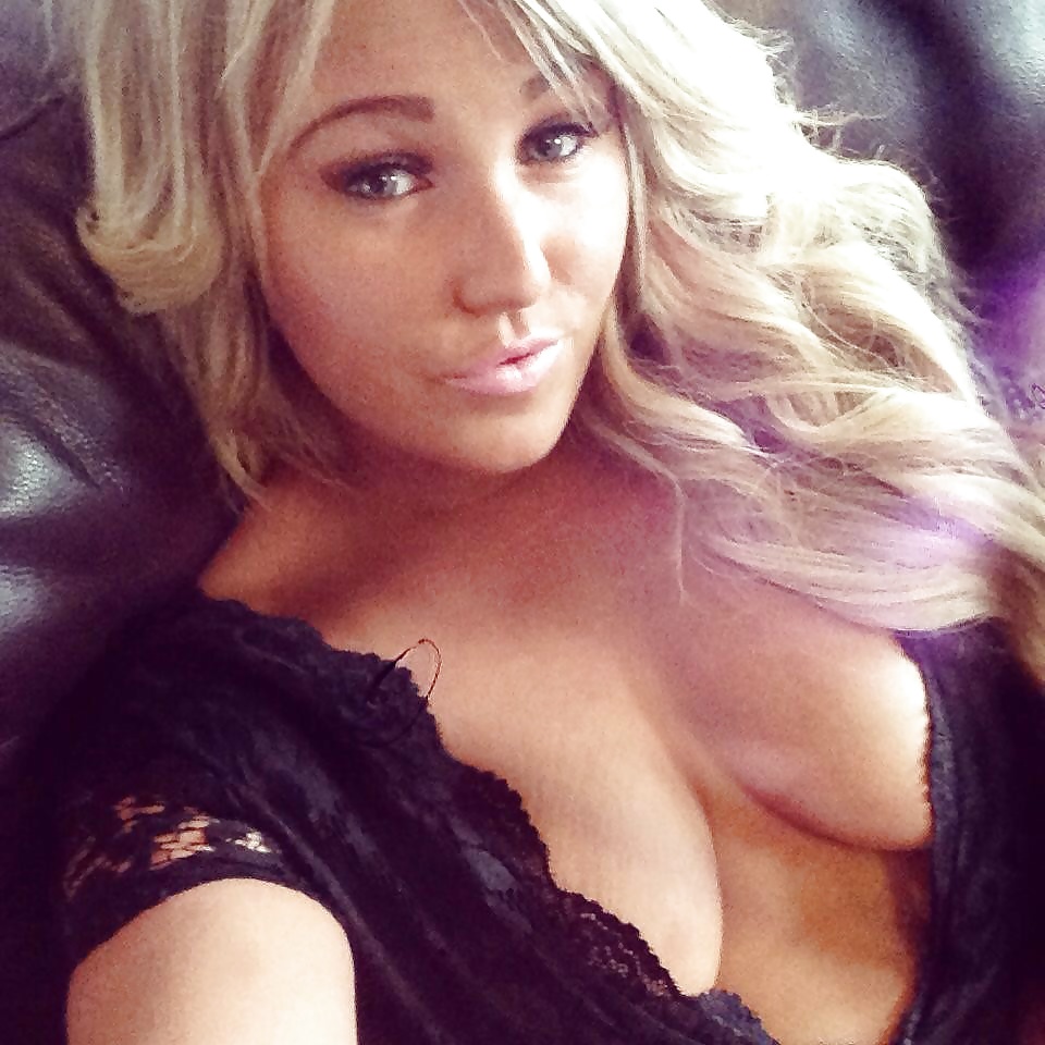 Porn Pics Chav practices her duck face