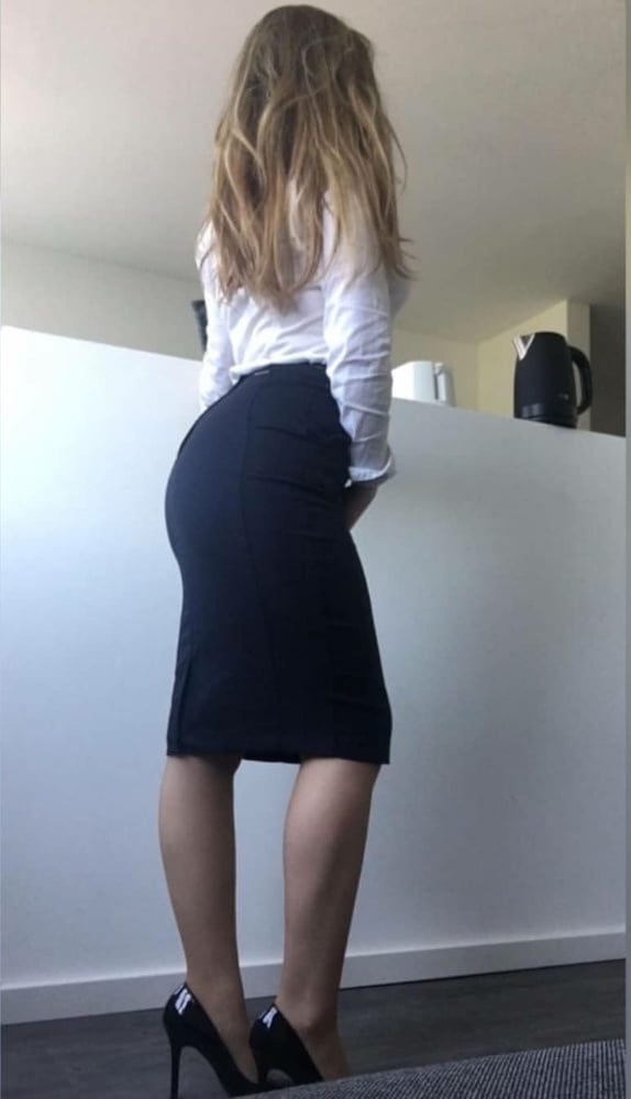 Girls in skirts - 50 Photos 