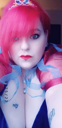 raven plays dress up         