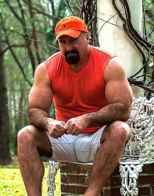 Big daddy cock. Daddy Bear. Американские большие Daddy. Muscle Bear men bulge.