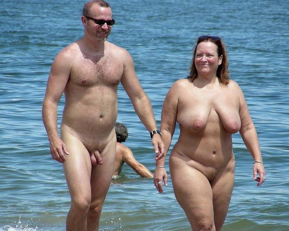 Random beach-couples - 47 Photos 