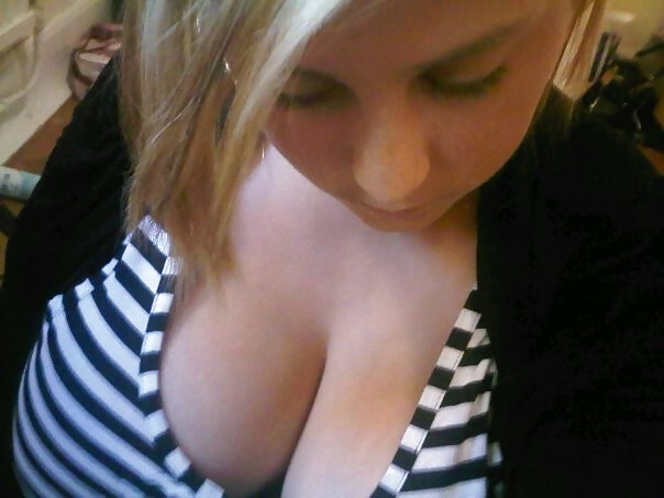 Porn Pics SmutDates Username 'AliciaSingle18'