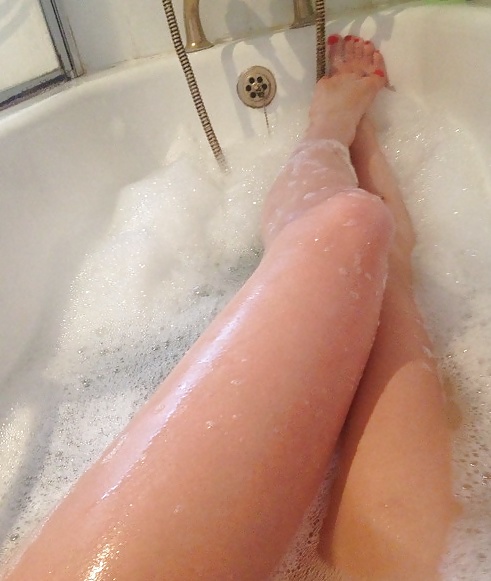 Porn Pics Selfie Legs and Feet