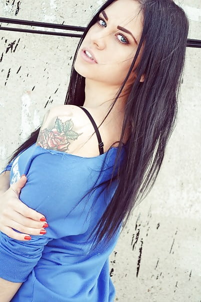 Porn Pics A lean, but attractive Anastacia.