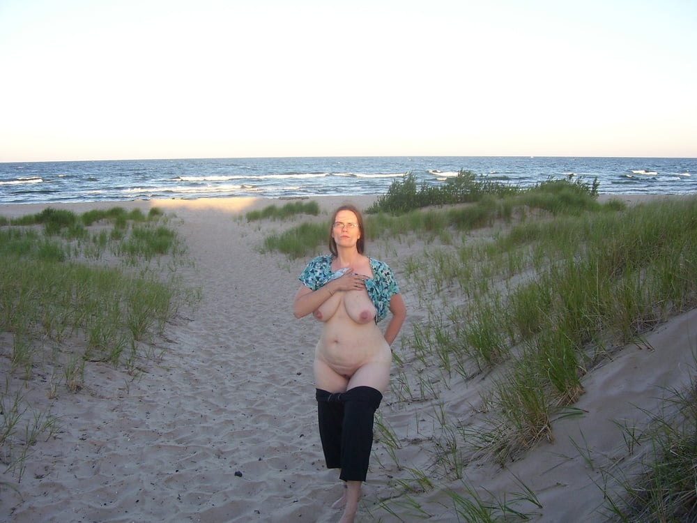 BBW wife with big nipples - 28 Photos 