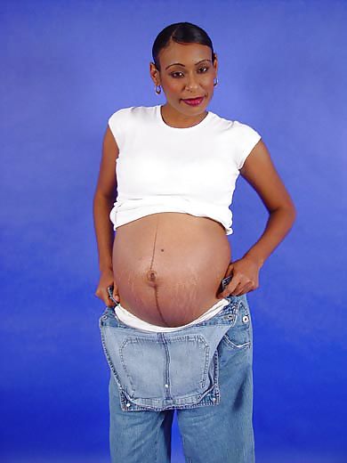 Porn Pics Pregnant black woman showing off