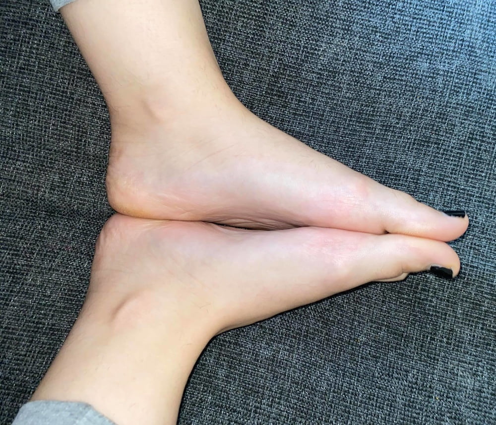 Rallia's (new model) sexy (size 39) feet - 18 Photos 