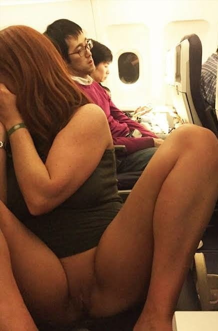 Porn Pics SDRUWS2 - PUSSY FLASH IN PUBLIC