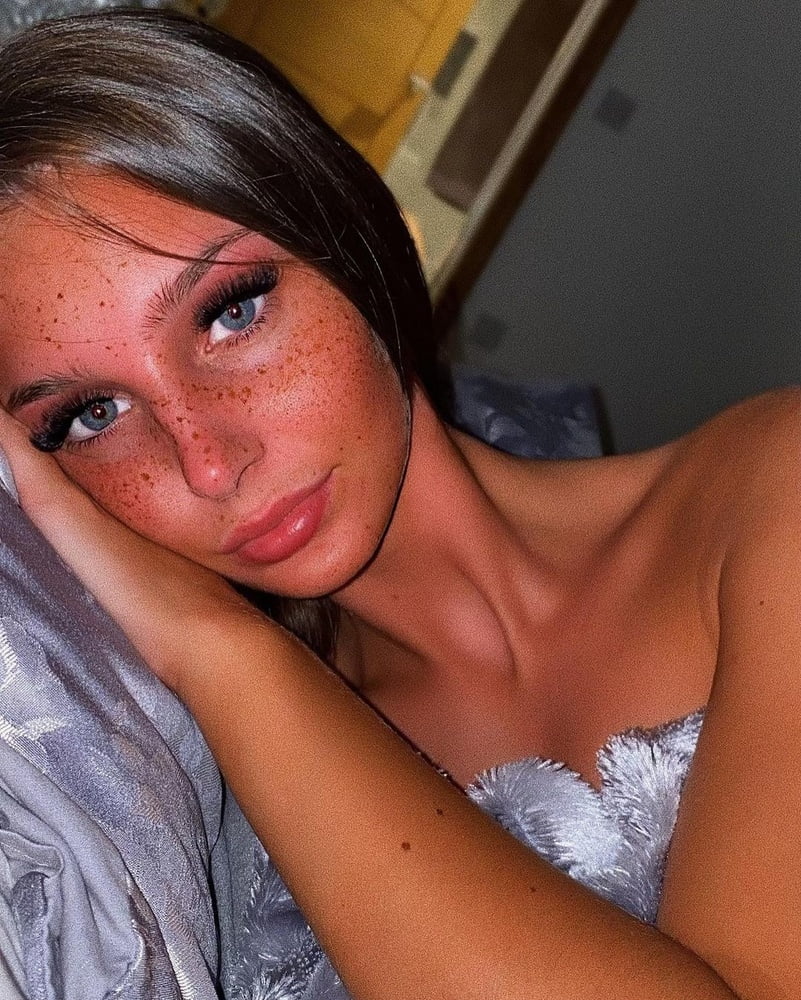 Freckled slut nude selfie