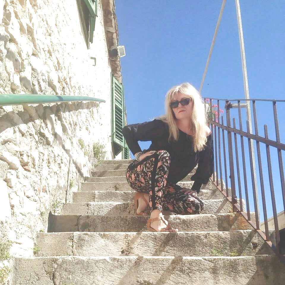 Porn Pics Trying to express her feelings