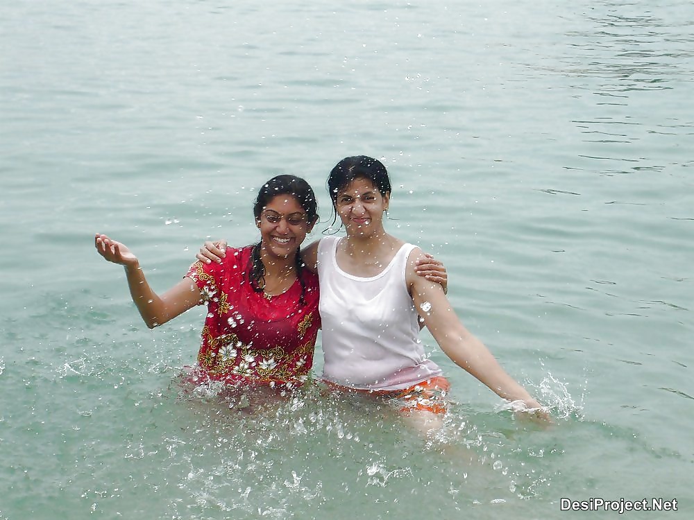 Porn Pics Desi Bhabhi Girl and aunty.