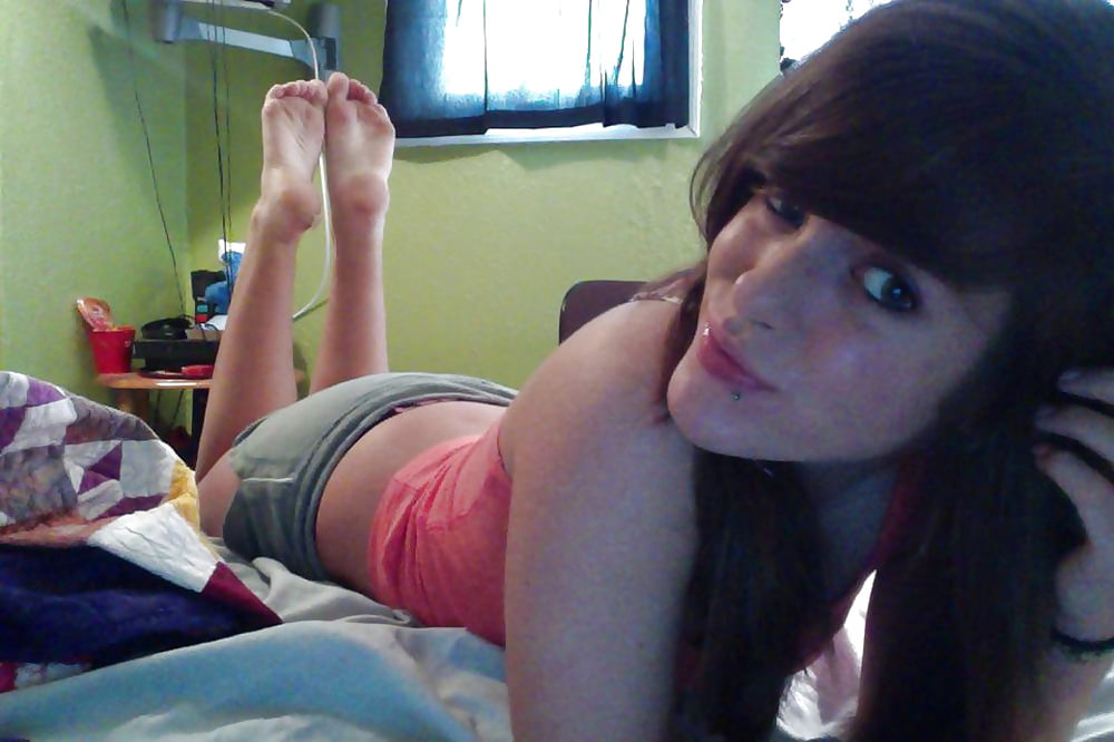 Porn Pics selfshot girls feet pose!!!