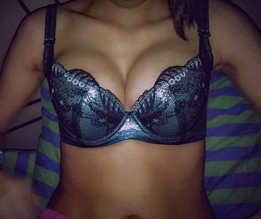 Porn Pics Sexy Asian with Bra with Hot Cleavage