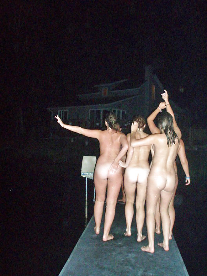 Porn Pics Junge Teens bei einer geilen Pool Party
