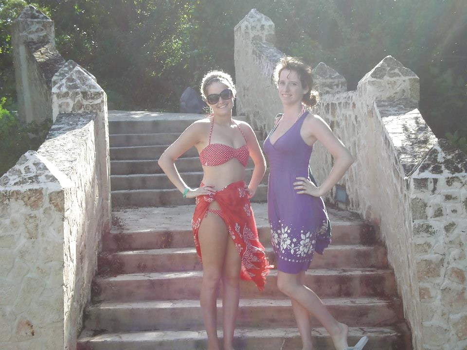 Porn Pics Bikini Twins