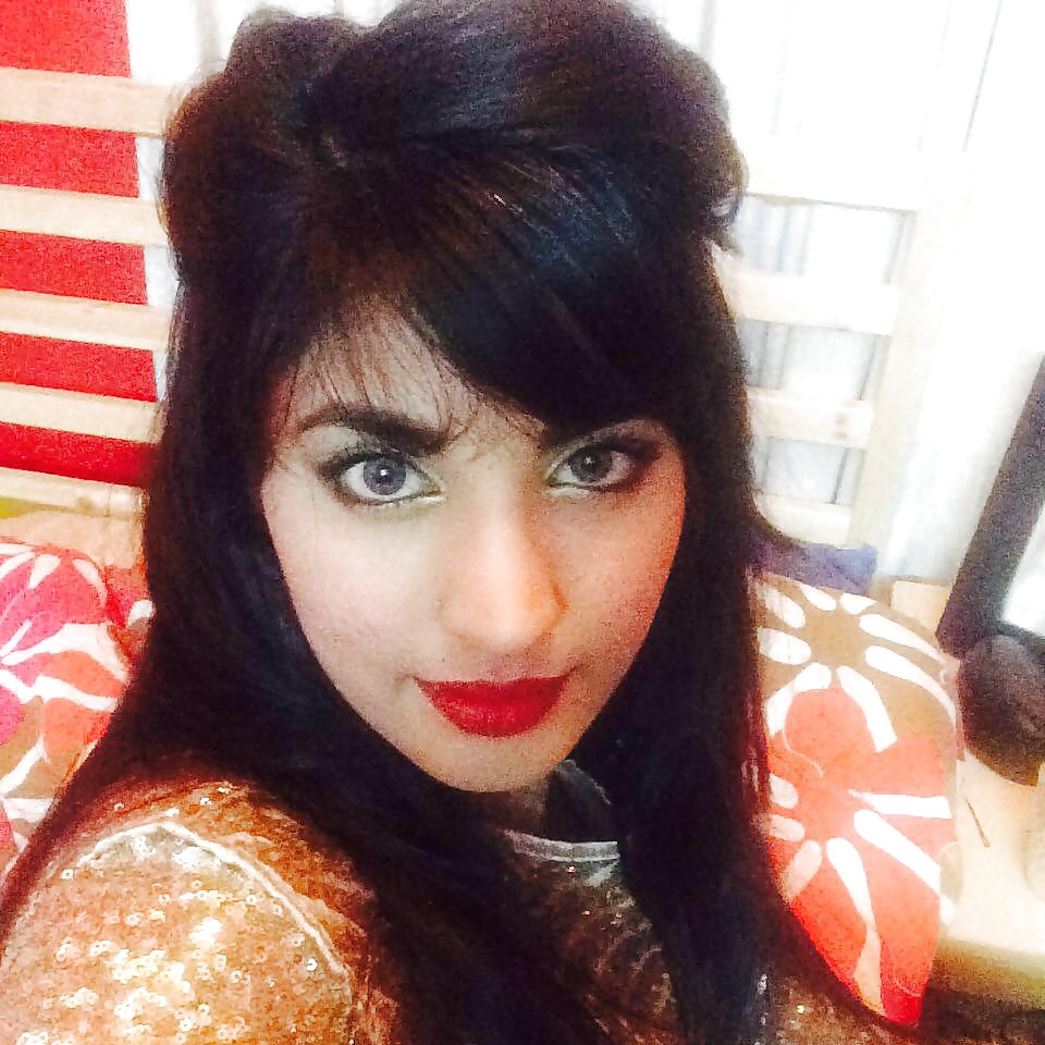 Porn Pics Double Dose of Indian Curry Cunts