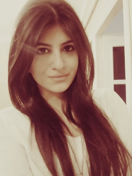 Porn Pics (This cunt loves to suck dick)