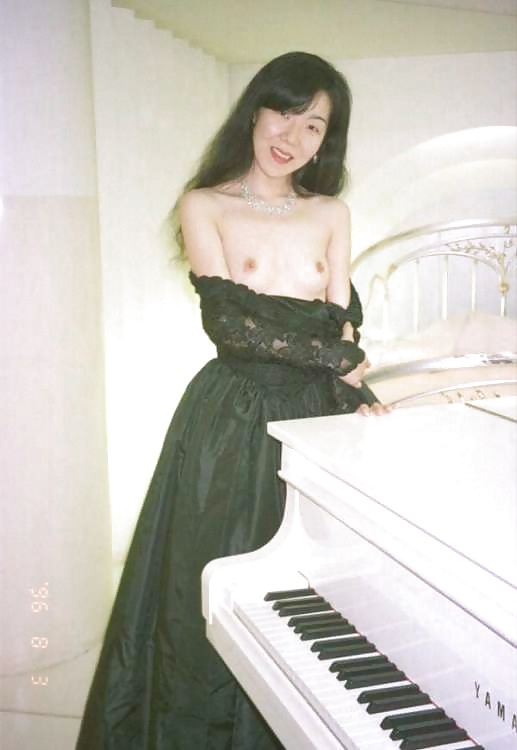 Porn Pics Japanese Amateur a piano sex player