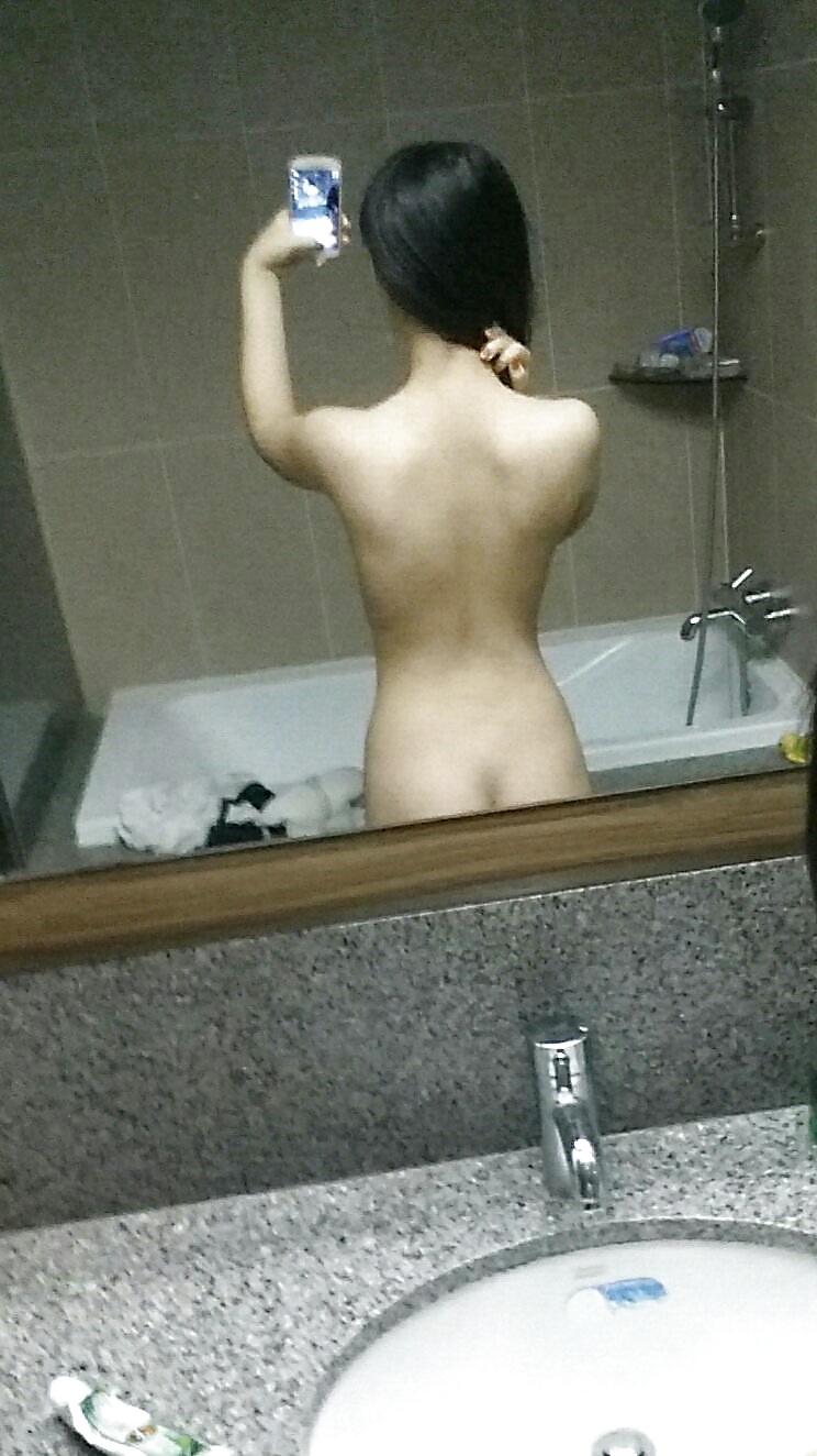 Porn Pics Korean girl takes self pics