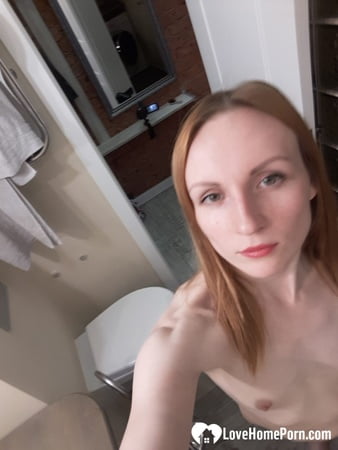 Skinny Redhead Nude Selfie