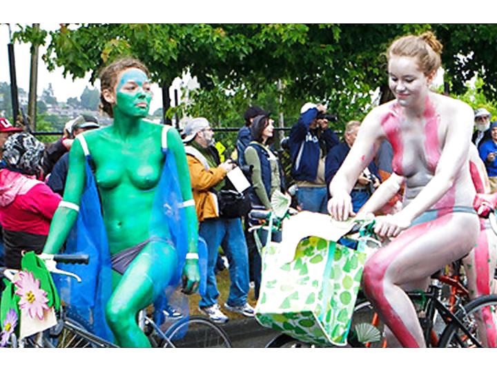 Porn Pics Nude Painted Ladies in Public Fetish Gallery 5