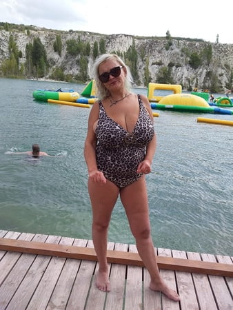 busty russian woman              