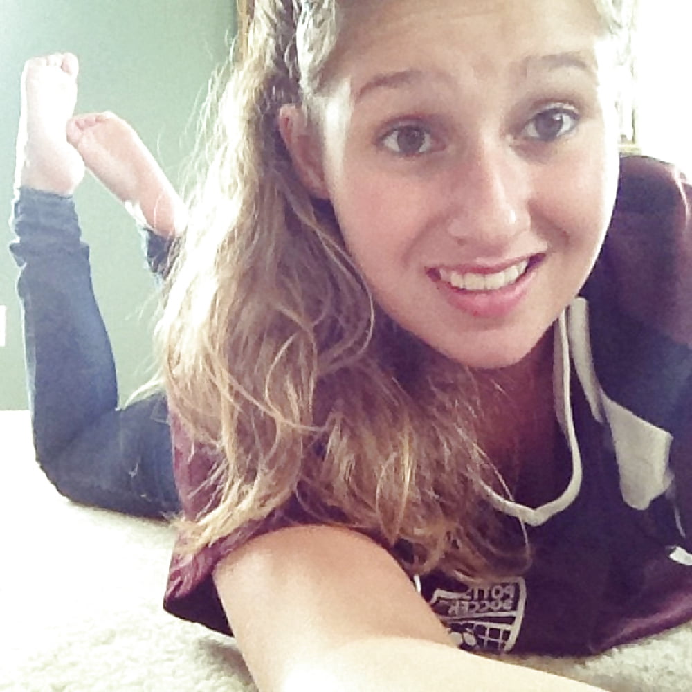 Porn Pics selfshot girls feet pose!!!