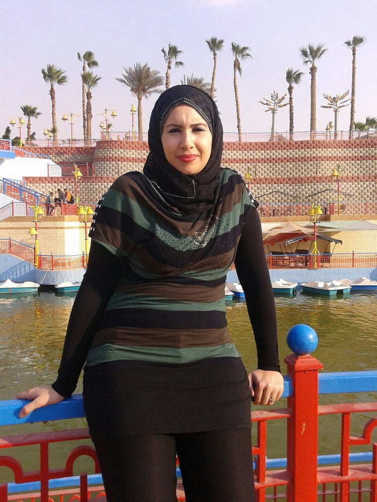 Arab girl beljoow hijab show 17Pics - 6 Photos 