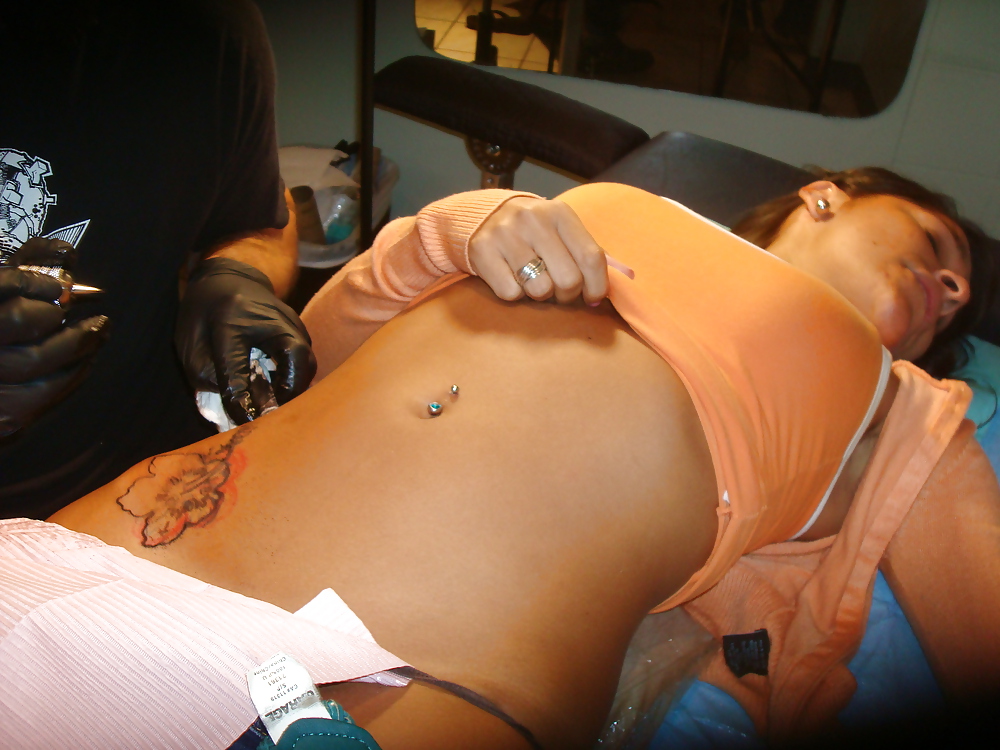 Porn Pics Girl getting tattooed and fucked