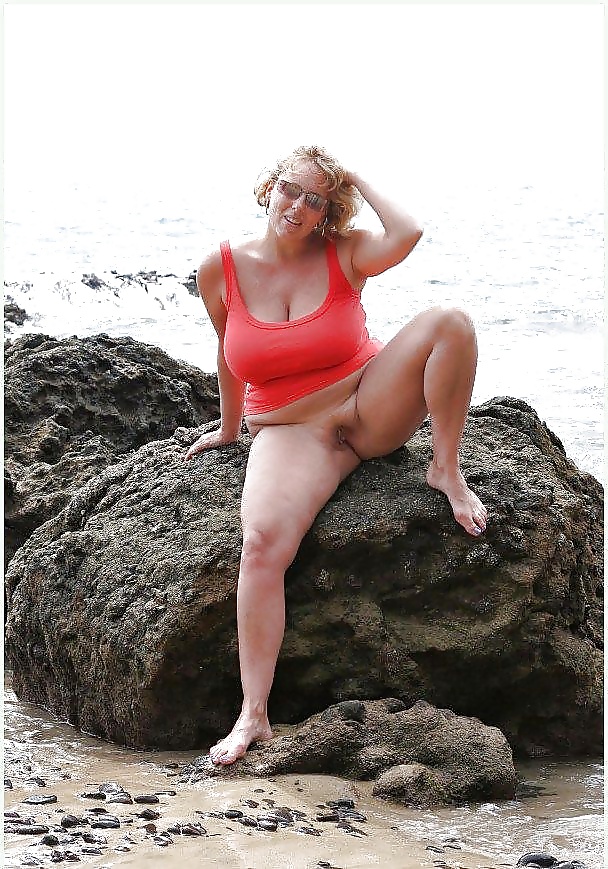 Porn Pics Bottomless on the beach - 2