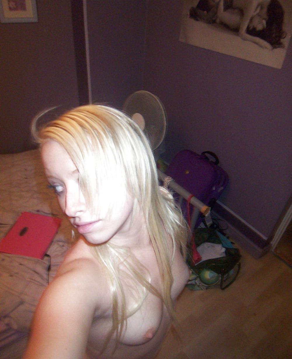 Porn Pics BLONDE, SEXY AND HORNY
