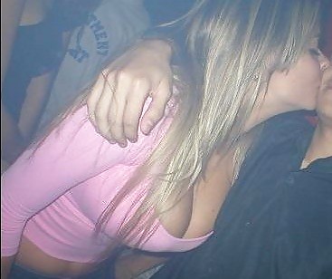 Porn Pics Tempting Teen Cleveage