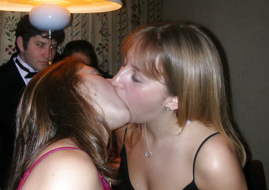 Porn Pics Girl Kissing girl 04