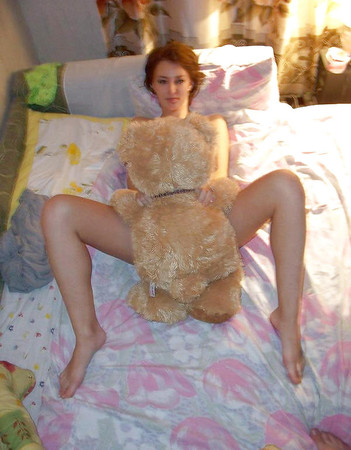 Girls and her teddy bears