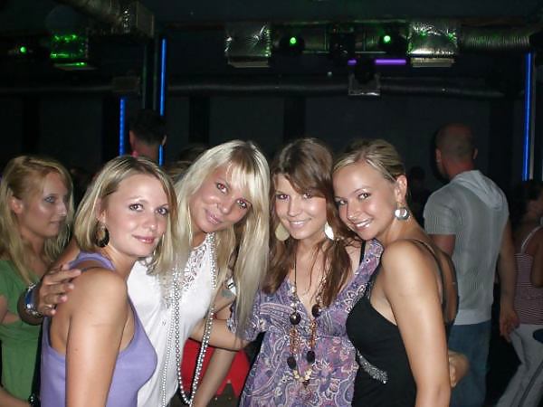 Porn Pics Welche ist geiler (Which one is hotter) 3 ?