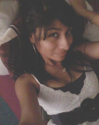 Porn Pics Indian Teen NRI Selfshot on Bed Desi