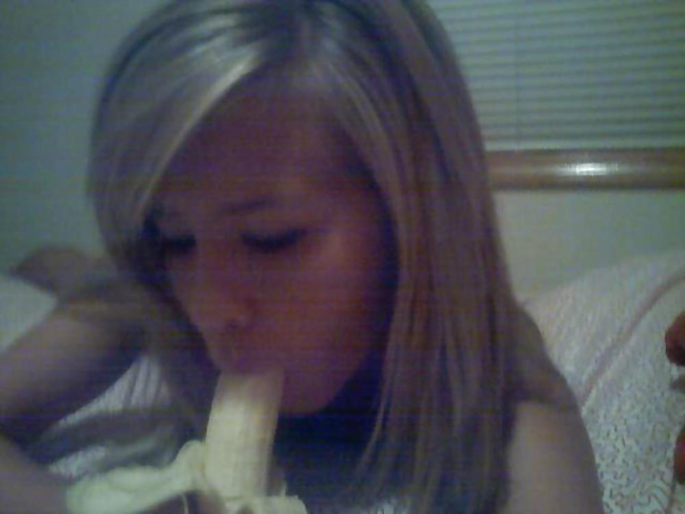 Porn Pics Blonde Teen Loves Bananas