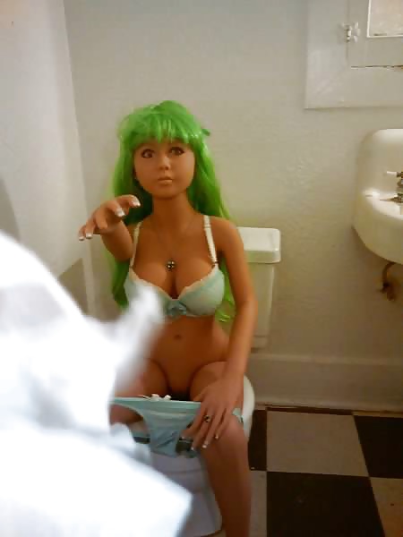 Porn Pics Nina on the crapper