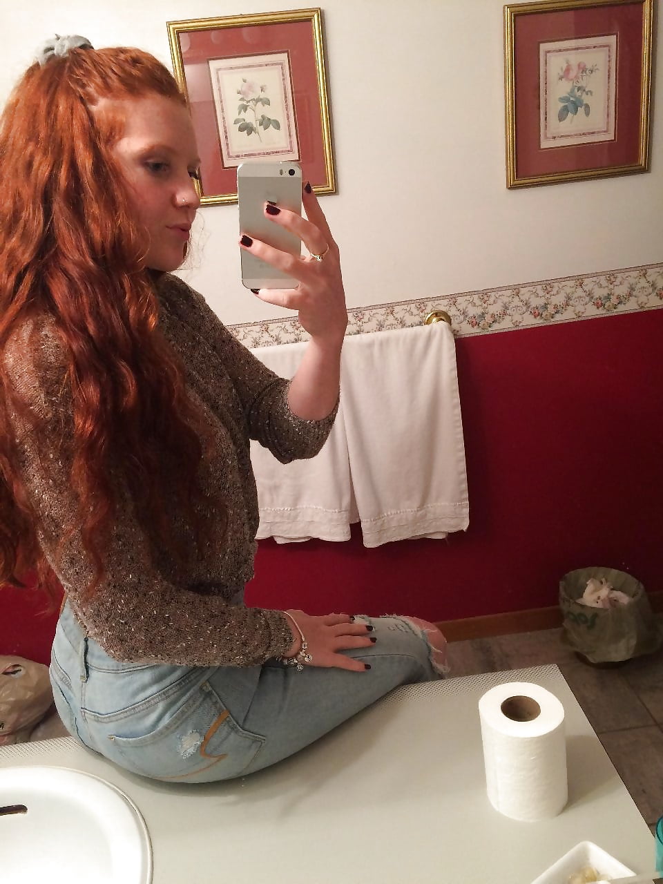 Porn Pics amazing redhead teen posing and fucking dirty