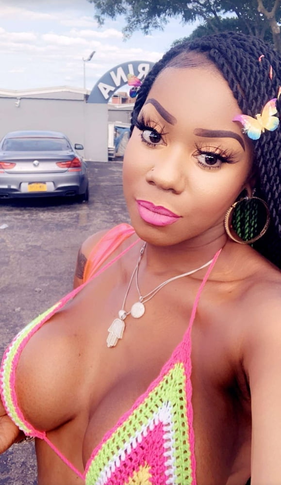  Ebony slut with big ass and big boobs - 15 Photos 