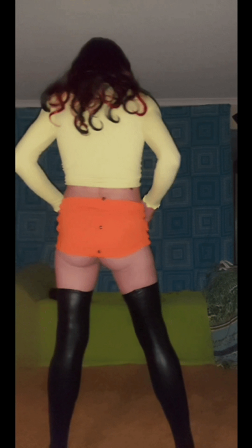 6 little  gifs to help you get stiff hehe